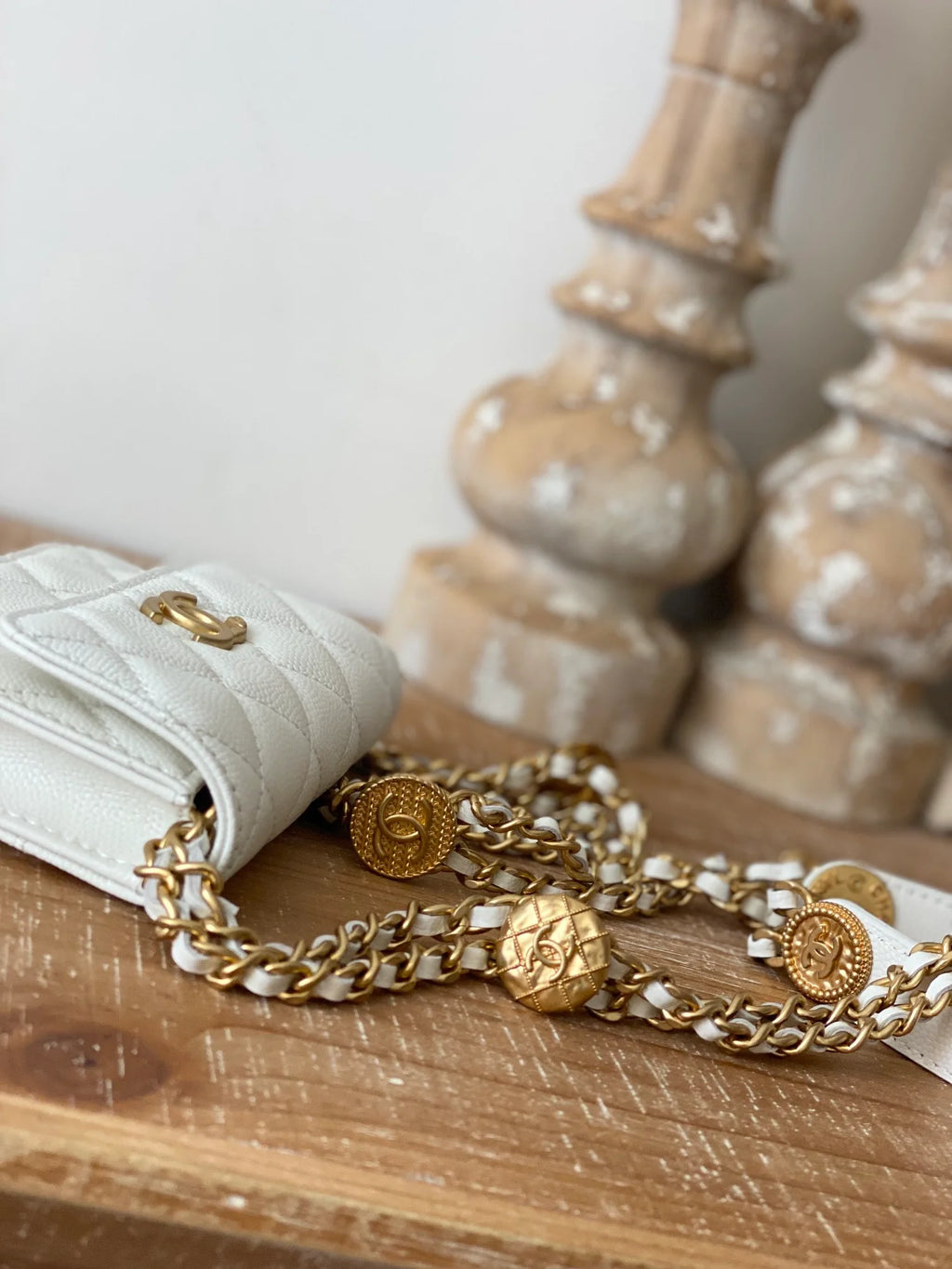 White Clutch With Chain C587