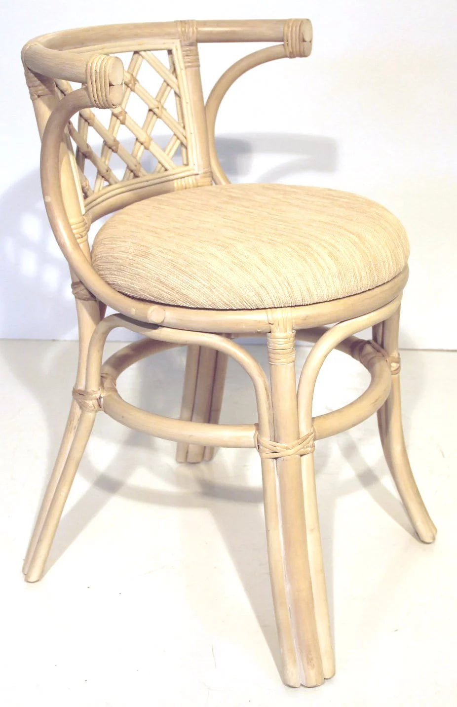 Set of 2 Natural Rattan Chairs and Oval Glass Table Y853