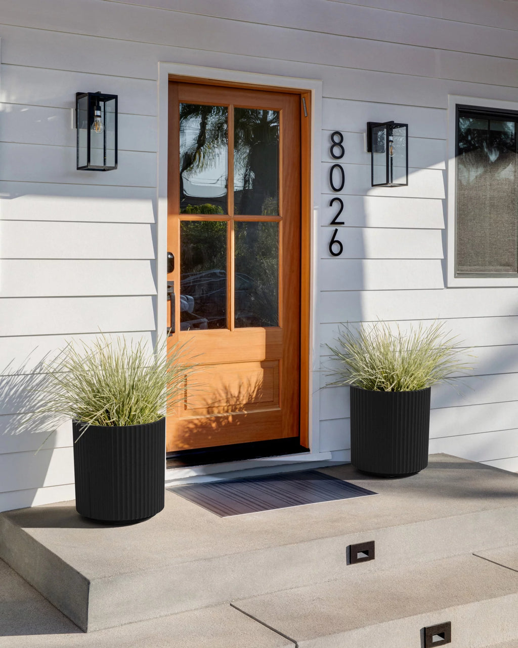 16" Plastic-Stone Planter Black B70182