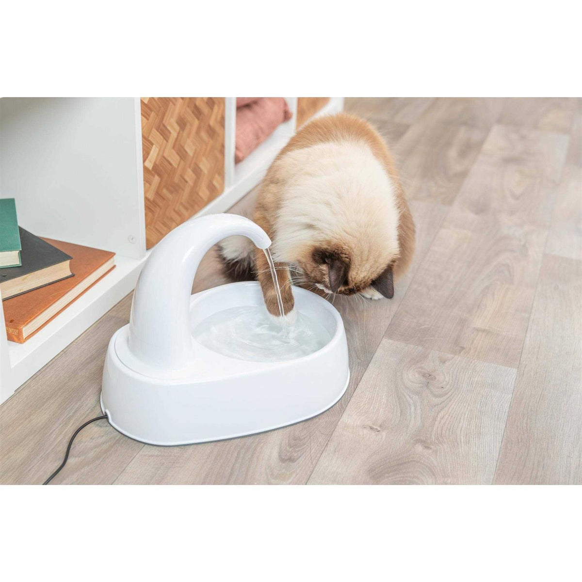 Curved Stream Drinking Fountain 84.5 oz Z823