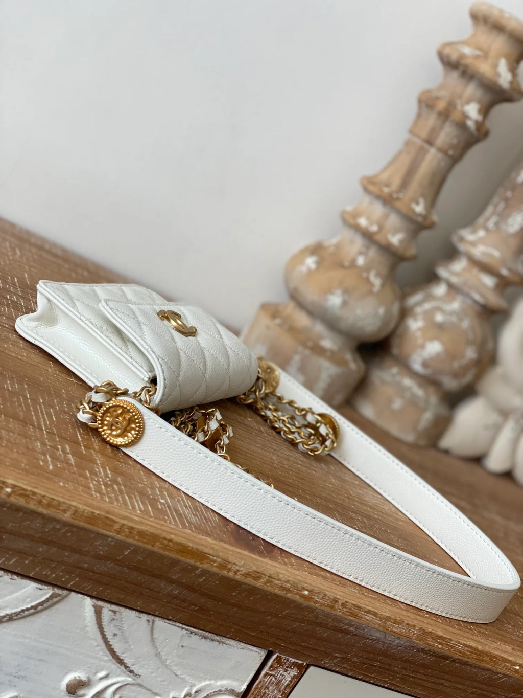 White Clutch With Chain C587