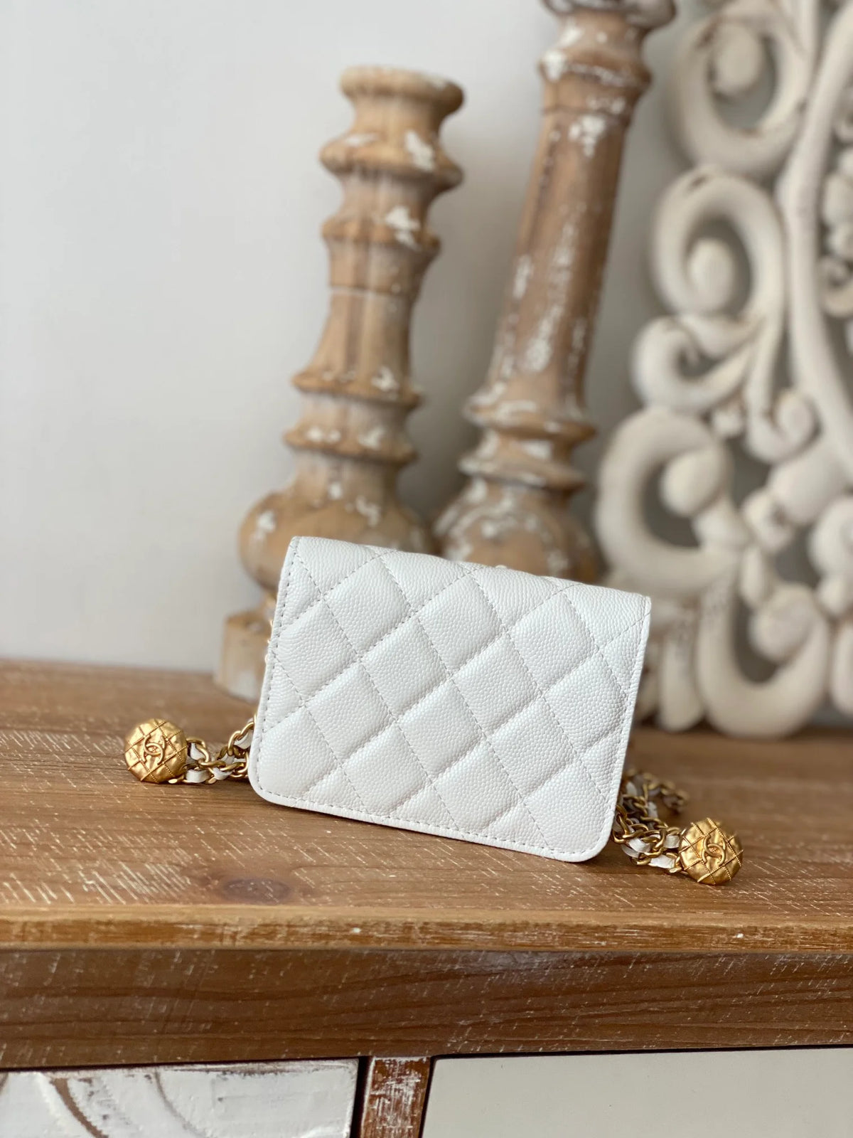 White Clutch With Chain C587